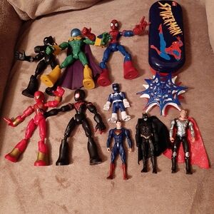 Marvel Red and Blue Action Figures Playset